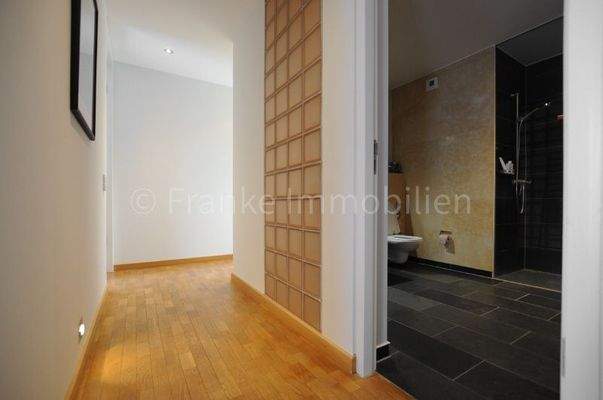 Flur und Zugang Gästebad