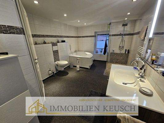Modernes Badezimmer Wohnhaus EG