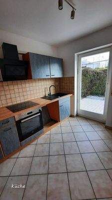 Küche mit Blick auf Terrasse