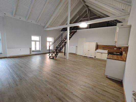 Foto Wohnbereich und Einbauküche.jpeg