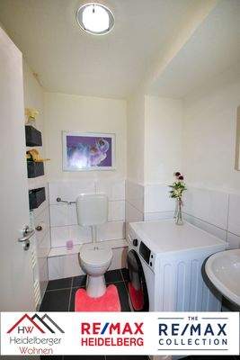 Gäste WC mit Waschmaschinenanschluss