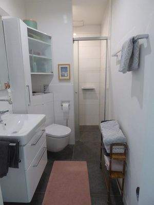 Ein innenliegendes Duschbad.