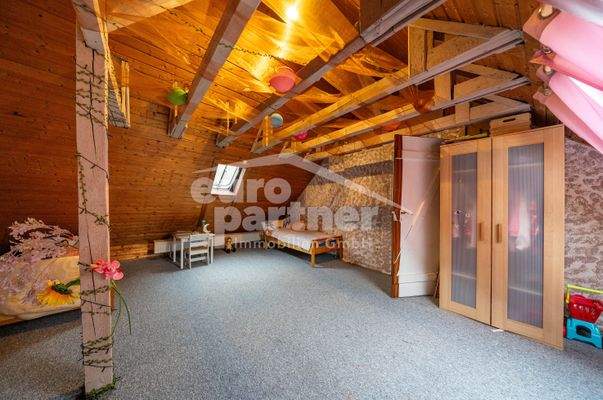 Schlafzimmer II (Wohnung III DG)