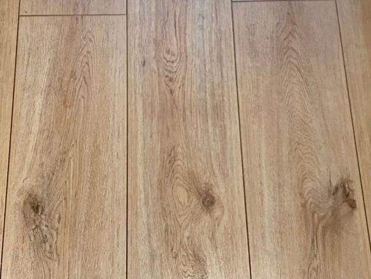 21/ Erdgeschoss: Parkettboden Wohnzimmer / Wintergarten