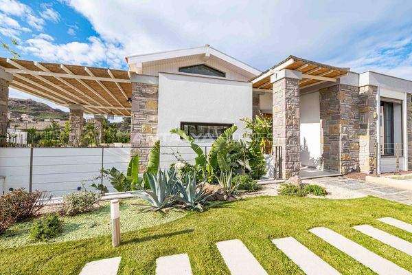 Houses with Private Pools and Large Gardens in Bodrum