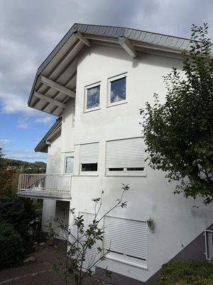 Außenansicht mit Balkon