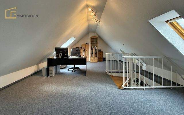 Spitzboden Büro / Schlafen