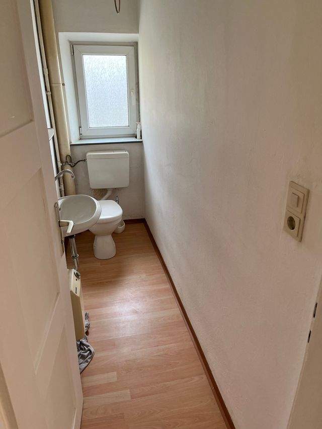 Helle 2 Raum Wohnung in Bahnhofsnähe mit Einbauküche und Einzelofen zu vermieten! - Photo 3