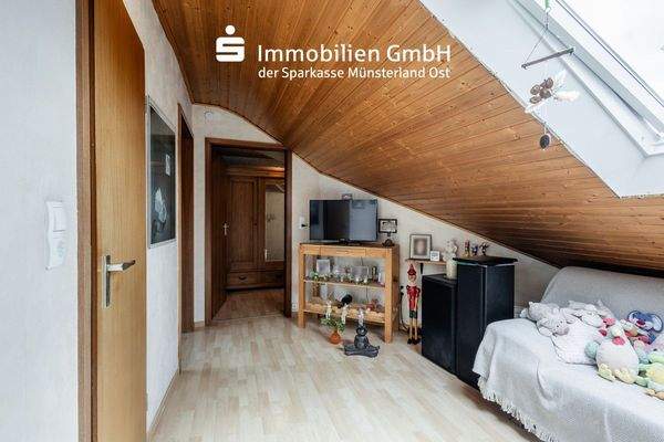 Wohnzimmer (ausgebautes Dachgeschoss)