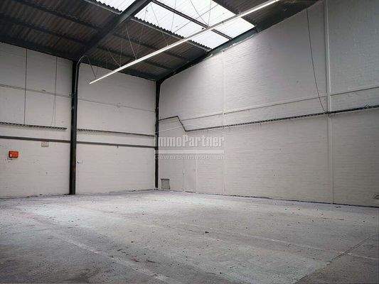 Kalthalle - Hallenhöhe: ca. 5,80 m auf 7,00 m