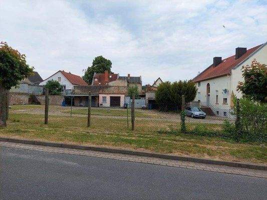 Grundstücksansicht von der Straße (2)