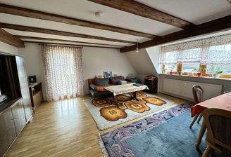 Wohn-/ Esszimmer / Balkon