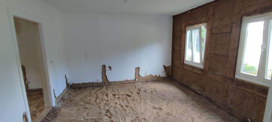 Großes Zimmer teilentkernt Haus 2