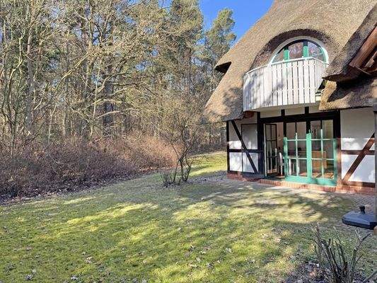 Hausansicht mit Terrasse