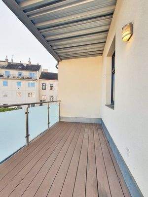 Große Terrasse ca. 10 m² mit Ausblick