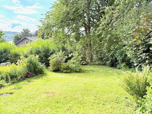 Flaches Gartenplateau