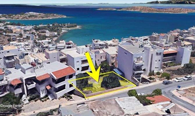 Kreta, Agios Nikolaos: Baugrundstück mit Meerblick im Ort zu verkaufen