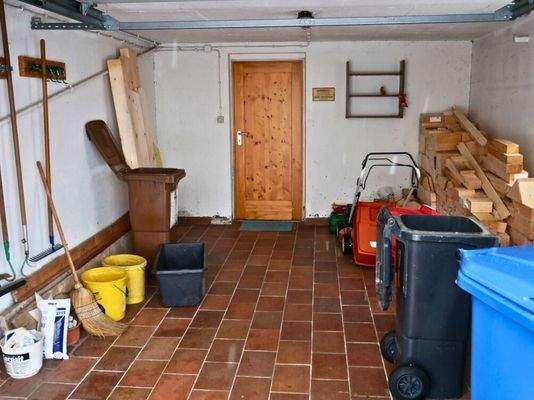 Garage mit darüberliegender Terrasse