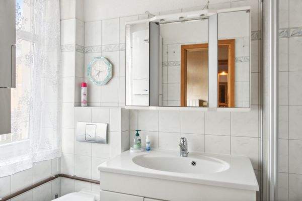 Kleines Bad mit Dusche