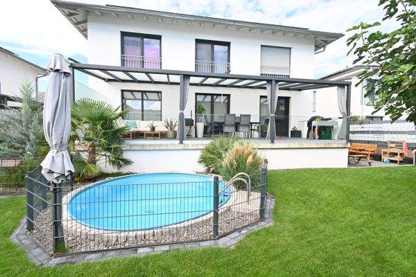 Blick vom Garten aufs Haus