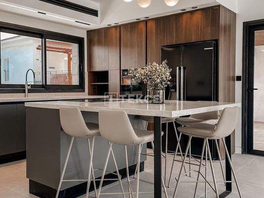 Detached Villa 100 m from the Sea in Esentepe