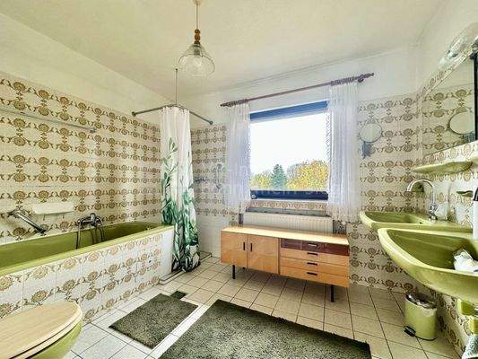 Wannen- Duschbadezimmer 