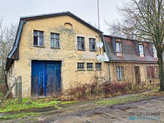 Denkmal von der Straßenseite