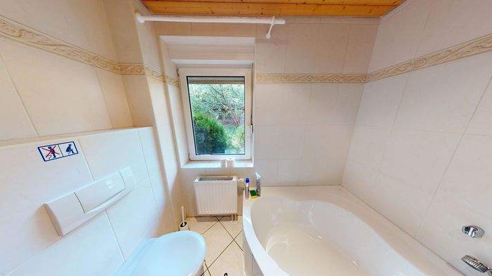 Badezimmer im Erdgeschoss