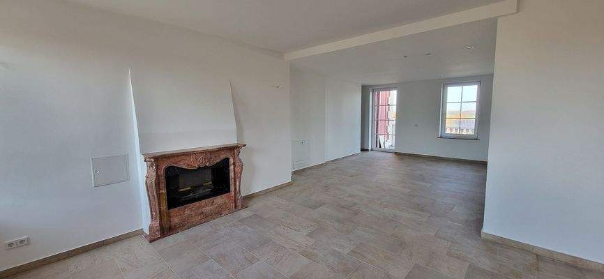 Wohnzimmer (Kamin ohne Funtion)