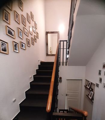 Treppenhaus zum ersten Obergeschoß des Reihenhause