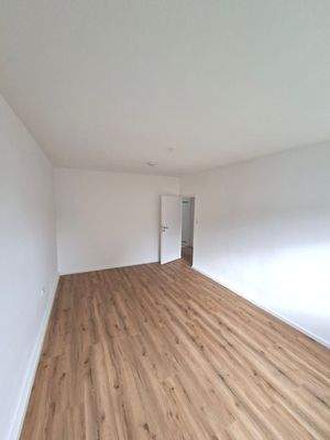 Leeres Zimmer mit Holzboden