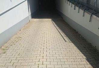 Tiefgarage Einfahrt