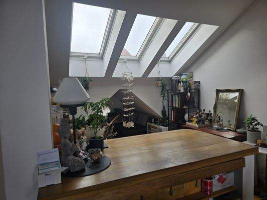 Eßtheke mit Einbauregalen.jpg