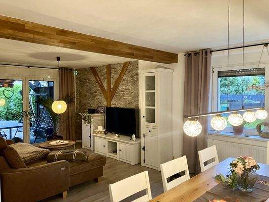 4. Blick vom Ess- in den Wohnbereich