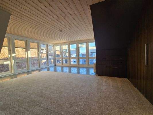 Schlafzimmer mit Fensterfront