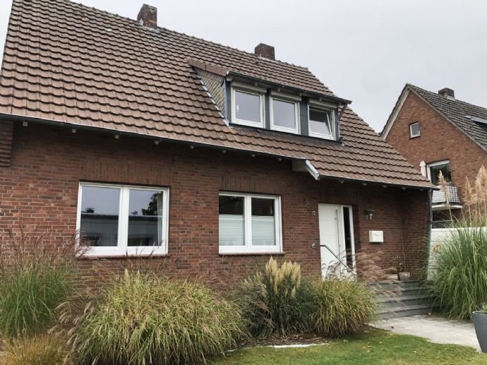 Freistehendes Einfamilienhaus mit 7 Zimmern, Garten und Garage in Münster-Sprakel