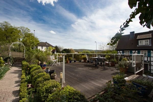 Die große Terrasse auf der Garage