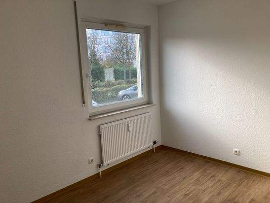 Schlafzimmer mit PVC-Bodenbelag in Holzoptik