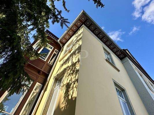 Hausecke mit Denkmal-Details