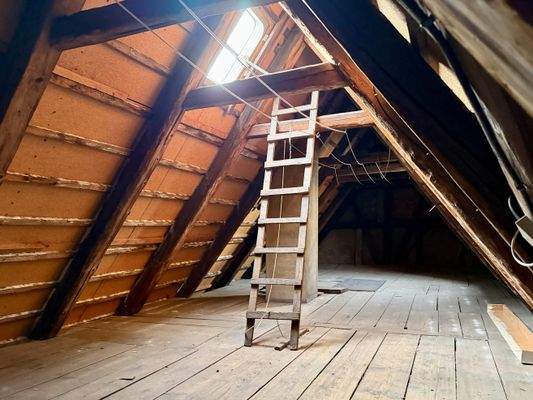 Dachboden, ausbaubar