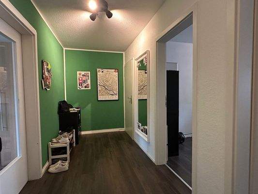 gut nutzbarer Wohnungsflur