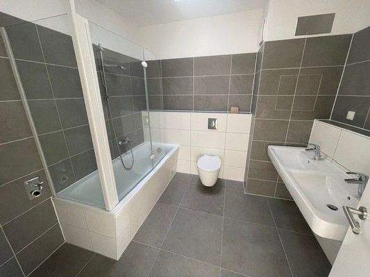 Badezimmer mit Doppelwaschbecken