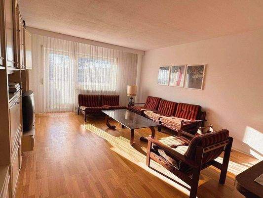 WZ mit Blick zum Balkon