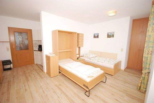 Schlafbereich mit zwei Betten