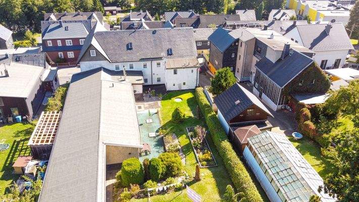 Haus mit Garten und Terrasse