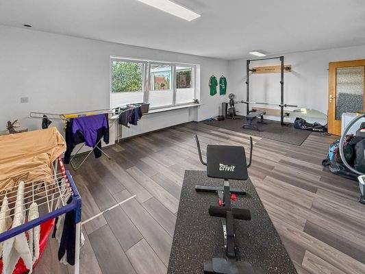 Wohnzimmer (aktuell Homegym)