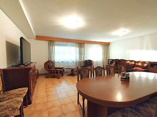 Das Wohnzimmer im Untergeschoss