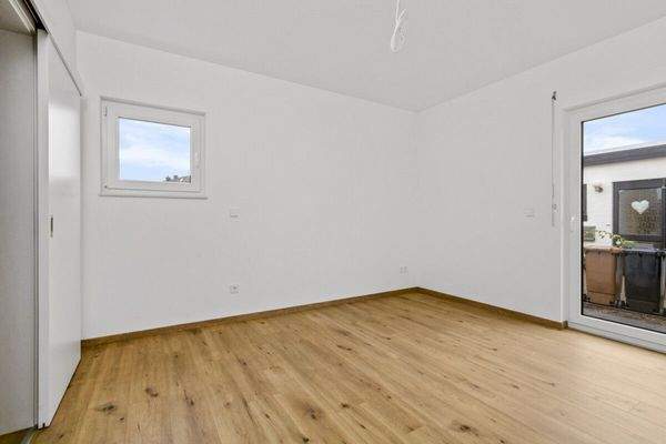 Schlafzimmer mit Ankleideraum