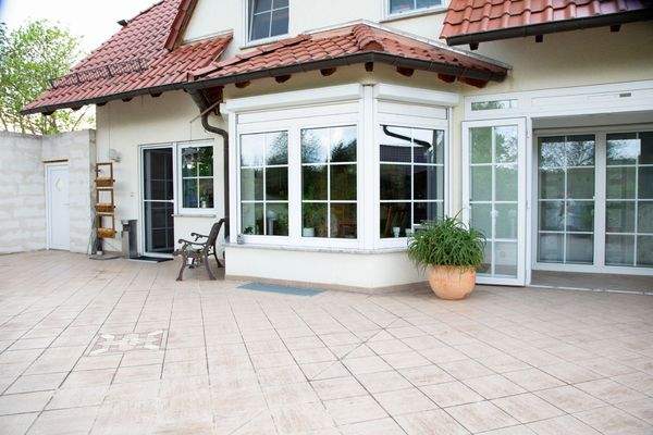 Ansicht Terrasse aus Garten