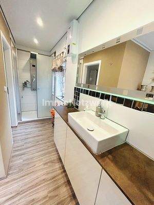 Badezimmer  im EG im Anbau